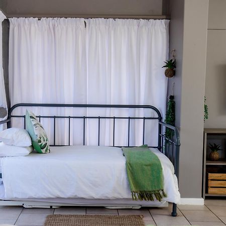 Nine On Uys Street B & B Jeffreys Bay Exterior photo