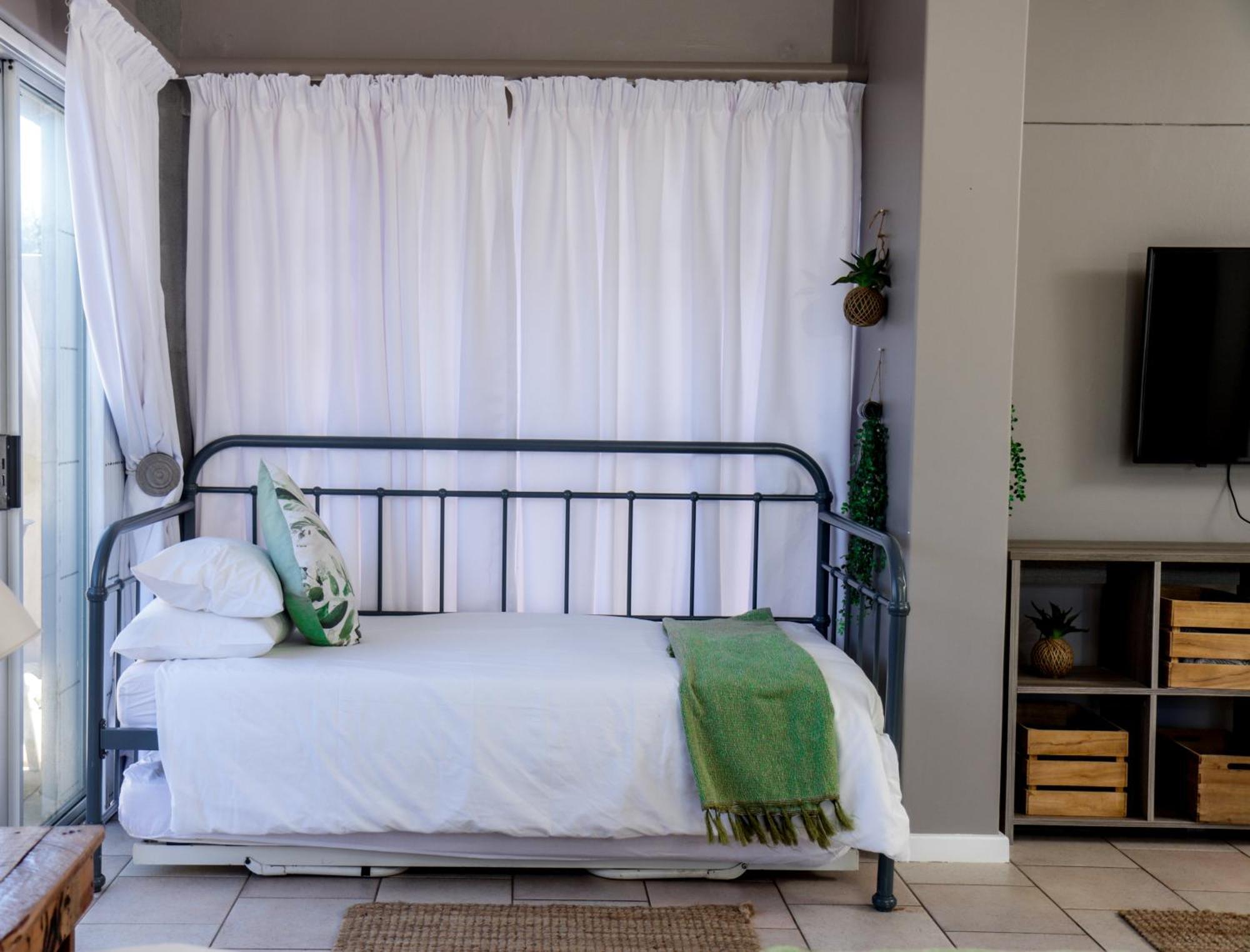 Nine On Uys Street B & B Jeffreys Bay Exterior photo